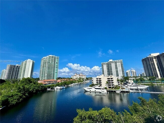 Building Photo - 19999 E Country Club Dr Unit 1604 Rental