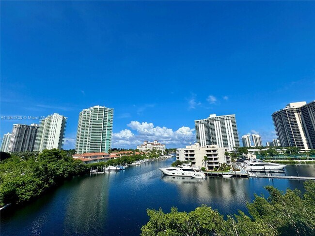 Building Photo - 19999 E Country Club Dr Unit 1604 Rental