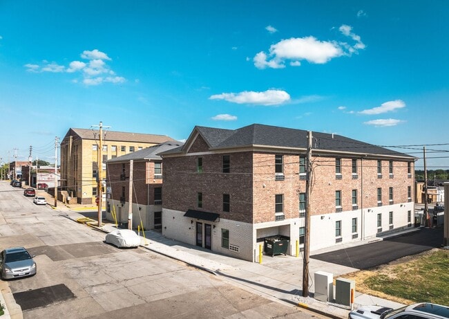 Building Photo - One Bedroom Furnished Studio Apartment for Rent - Just Steps Away from Missouri S&T Campus Unit 101