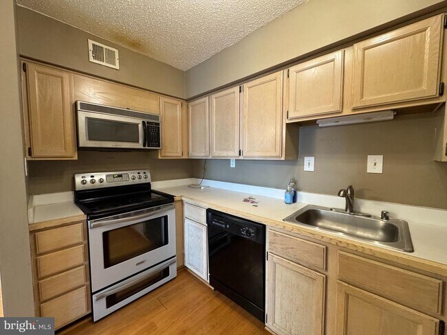 Photo - 3101 Patrick Henry Dr Unit 132