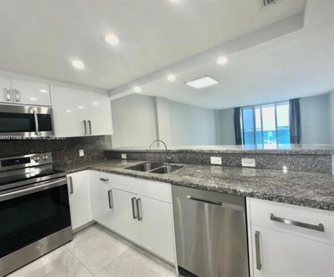 Photo - 3800 S Ocean Dr Unidad 1501 Rental