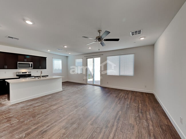 Photo - 3337 Blodwen St