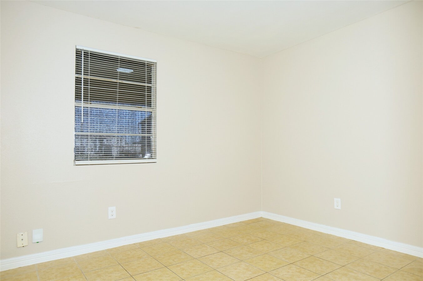Photo - 123 W 6th St Unit 1
