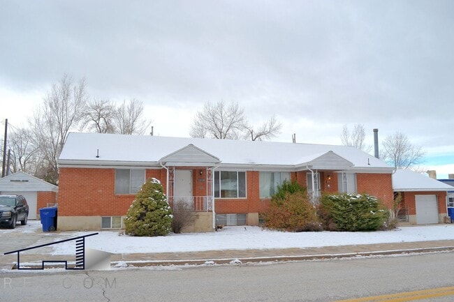 Building Photo - 3725 Quincy Ave Unit 3729  A