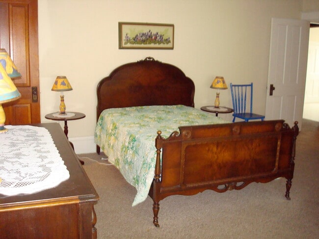 bedroom - 207 N 3rd St Unit 207B