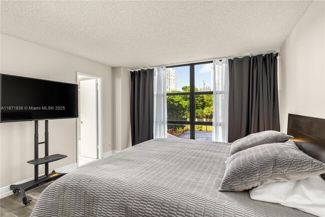 Building Photo - 18181 NE 31st Ct Unit 304 Rental