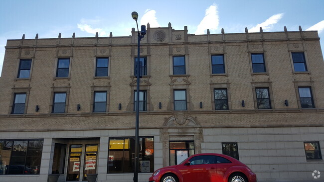 Building Photo - 1409 W Diversey Pkwy Rental