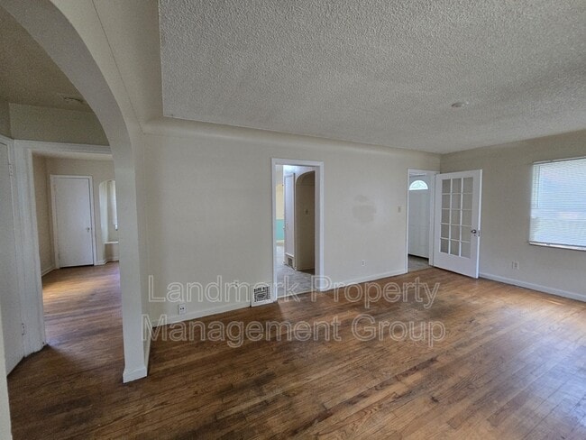 Photo - 15205 Maplewood Ave