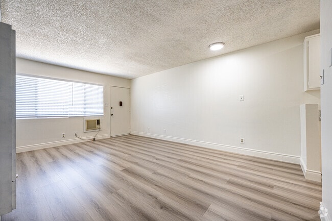 1 habitación, 1 baño - 600 pies cuadrados - Comedor - La Puente Garden Apts