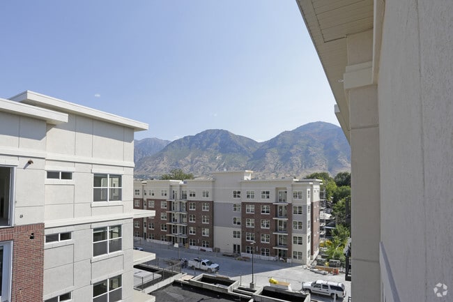 200 City View