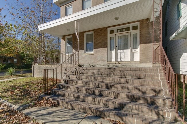 Building Photo - 3901 Newport Ave Unit 1A
