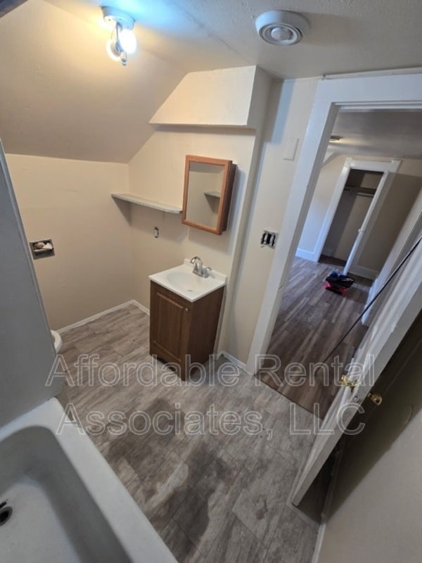 Building Photo - 1569 S 10th St Unit upper