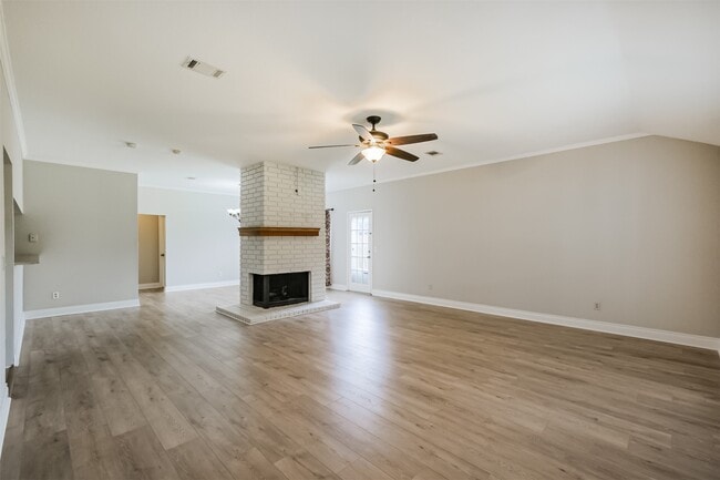 Photo - 2315 Cunningham Dr