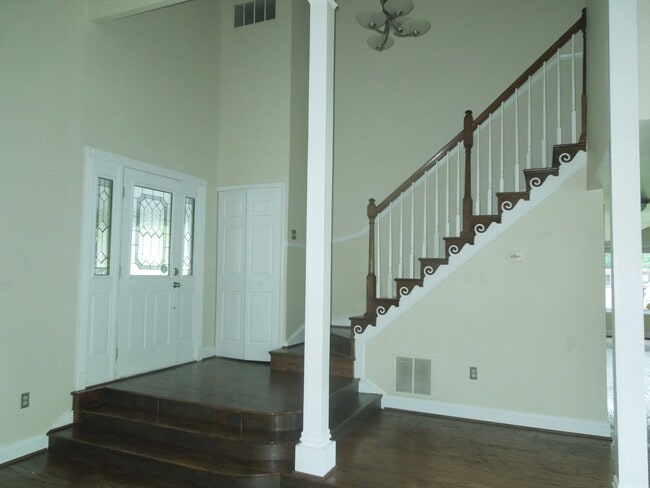 7 Biscayne Pl