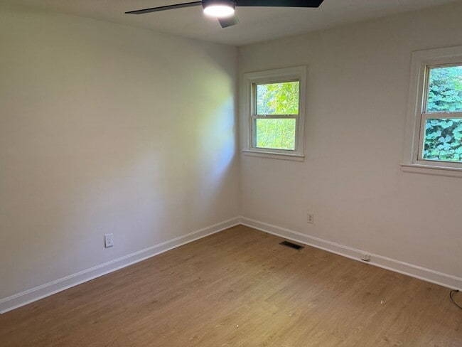 Photo - 1522 Effingham Rd
