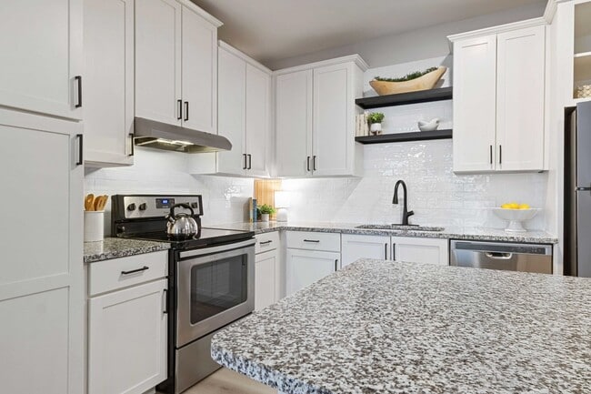 Stainless steel appliances and granite countertops - Artisan Station Apartments