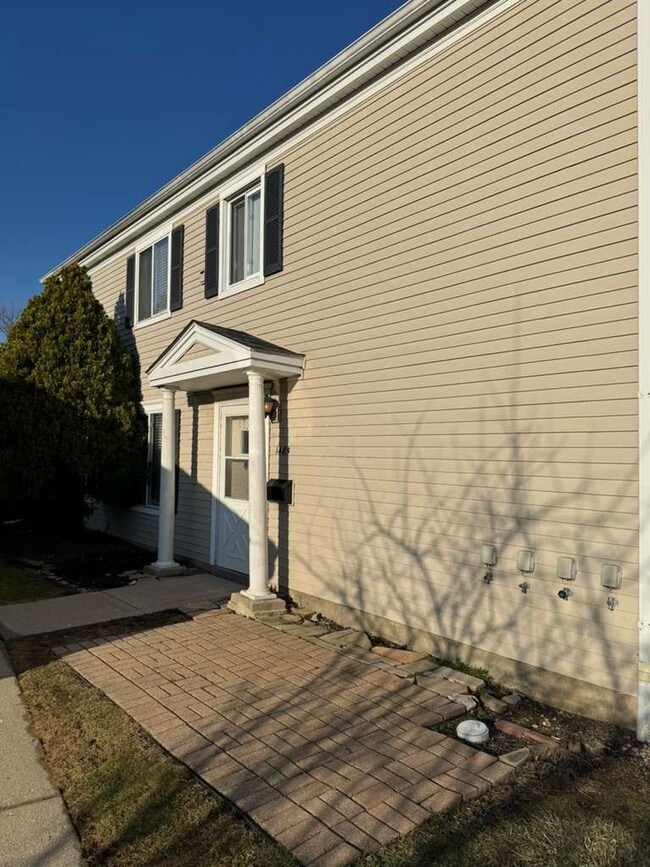 Photo - 1485 Quaker Ln