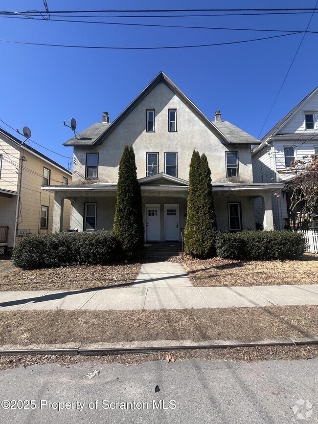 Building Photo - 1351 Capouse Ave Rental