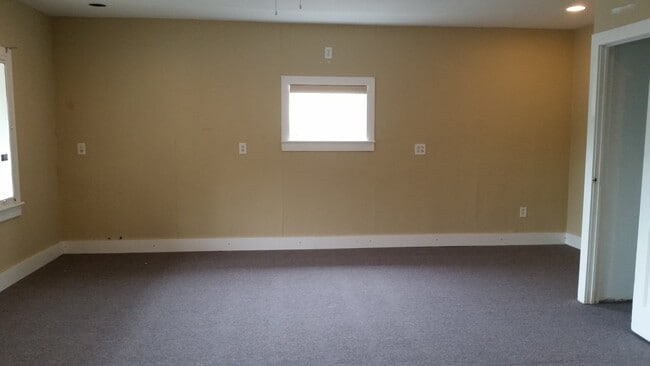 Building Photo - 1510 Haines Rd