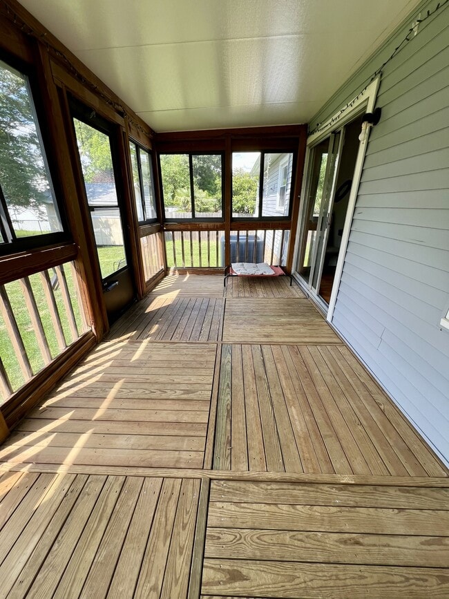 Photo - 705 Macneil Dr House