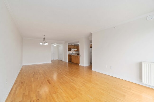 Photo - WELCOME TO THE SUMMIT - ONE BEDROOM PENTHOUSE APARTMENT AVAILABLE Unit 1903