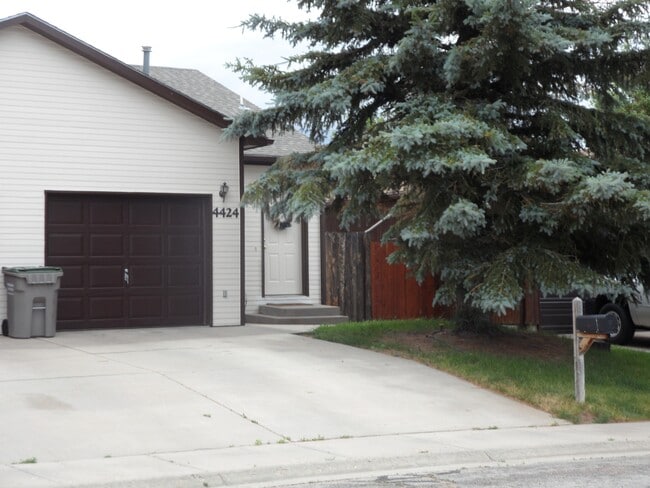 Building Photo - 4424 E Comanche Dr