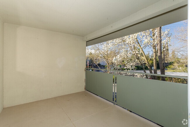 1BR, 1BA - 850 SF