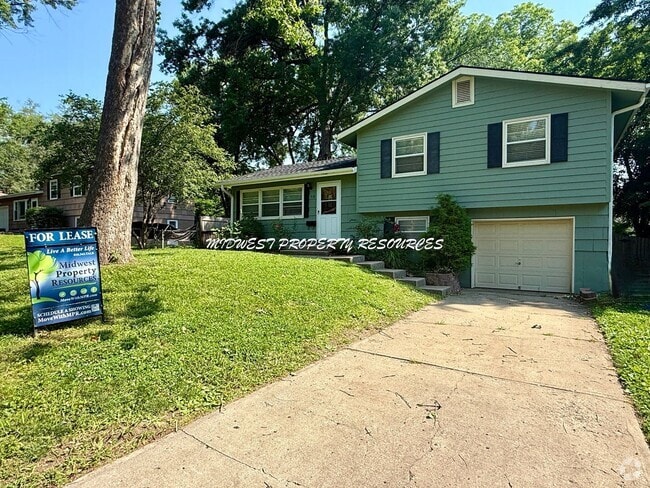 Building Photo - Adorable side by side split with brand new... Rental