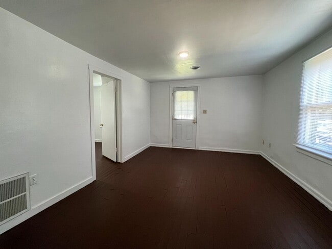 Photo - 2210 E 7th St Unit 3 bed