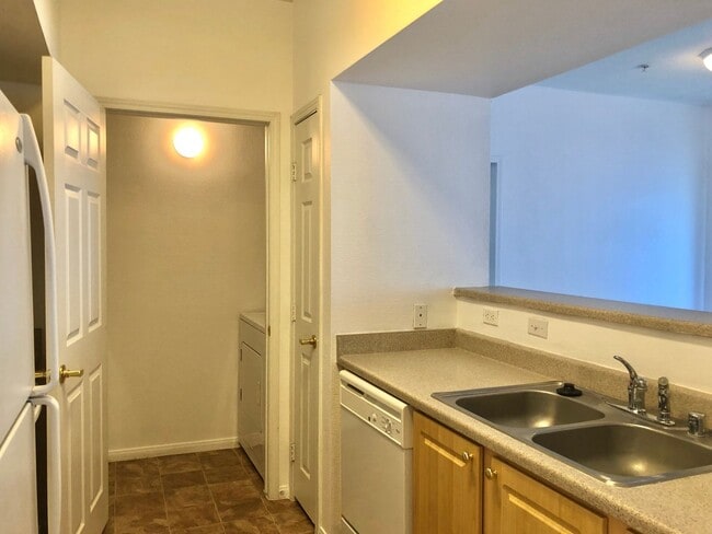 Photo - Spacious 2Bed/2Bath 2nd Floor Condo located in The Reagent at Town Center ! Unit 2090