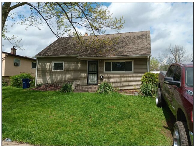 Front of the house - 998 Republic Ave House