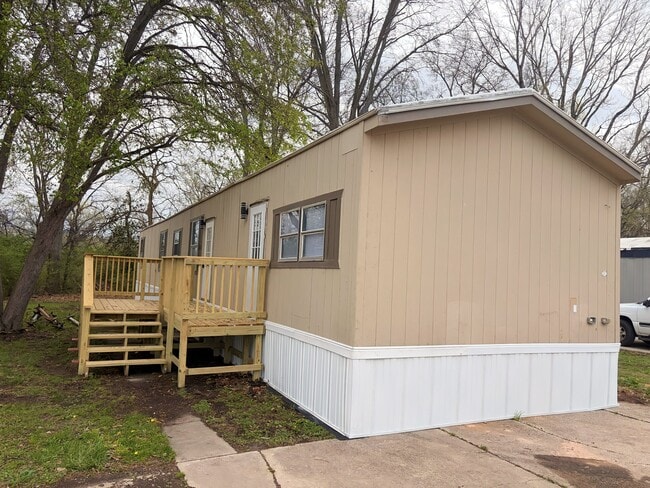 Building Photo - 28 Deerwood Park