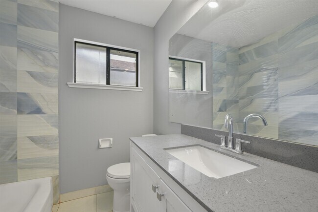 Photo - 1913 Scarborough Ln