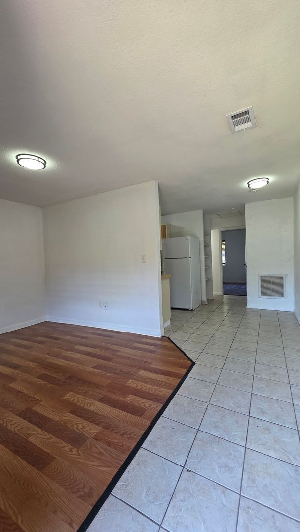 Photo - ** 1 Bedroom 1 Bath ** LIMITED TIME SPECIAL ** Unit 1828-33