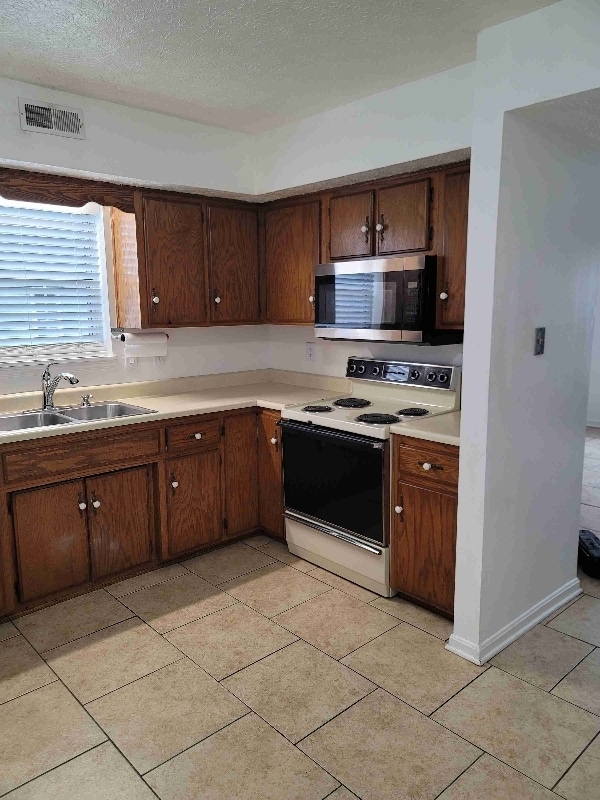 Photo - 739 W 8th St Unit 2