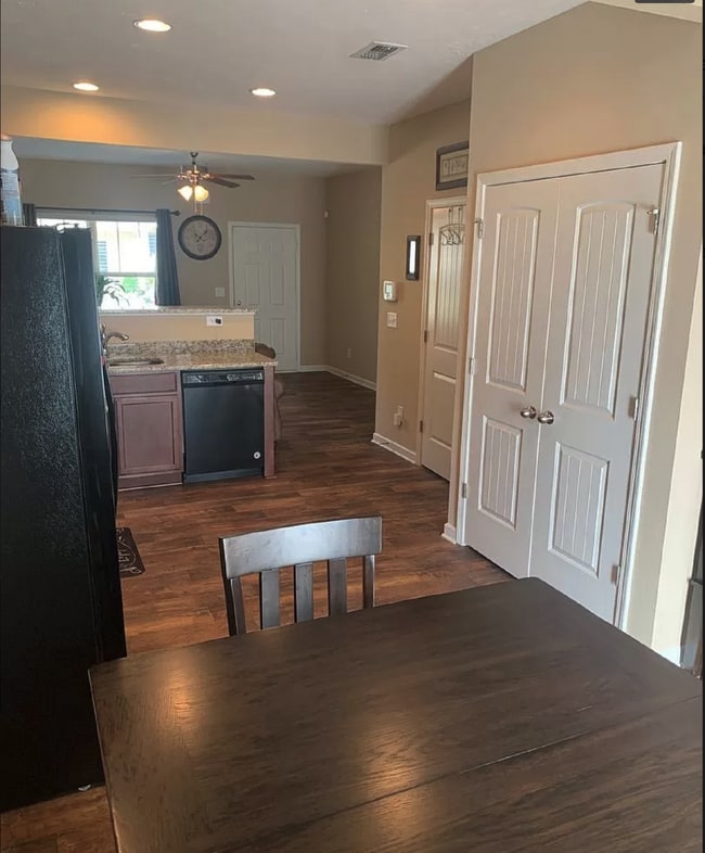 Photo - 1750 Sprucedale Dr