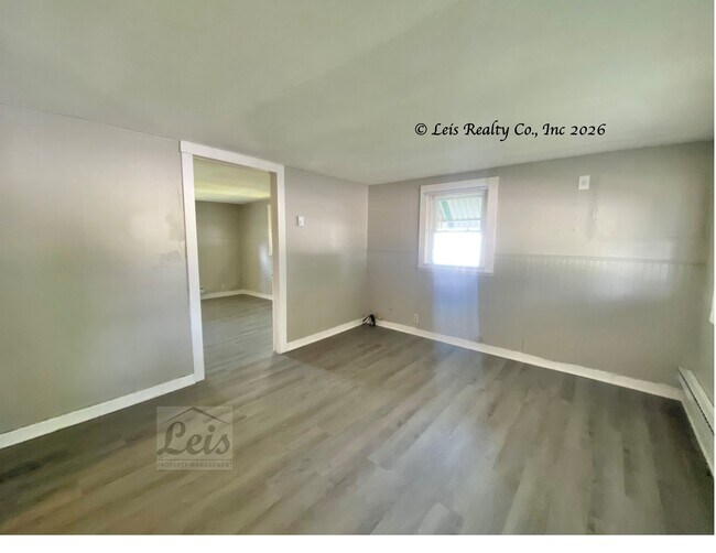 Photo - 442 E 5th St