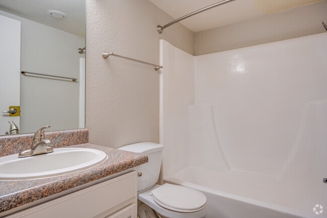 1BR, 1BA - 620SF