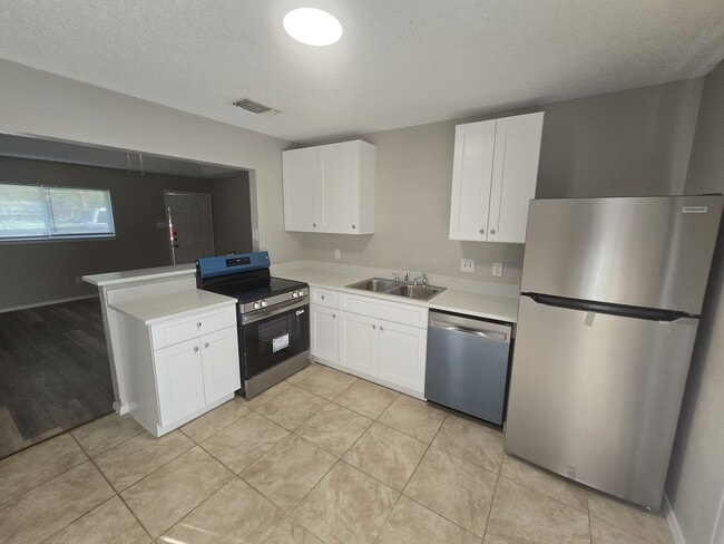 Photo - Newly Updated & Move-In Ready!! 2 bedroom 1 bath house in Lake Worth