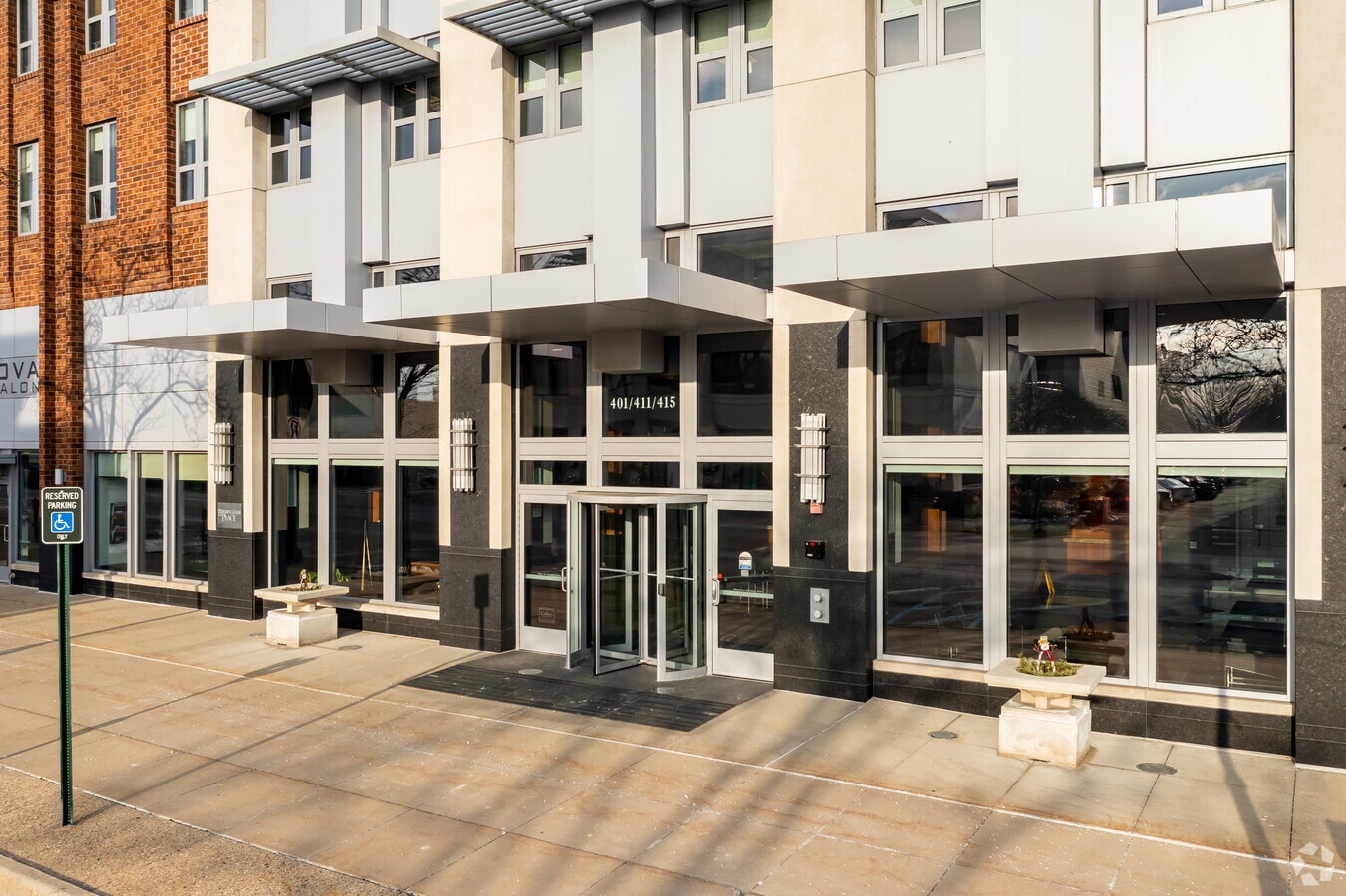 Entrada - Birmingham Place