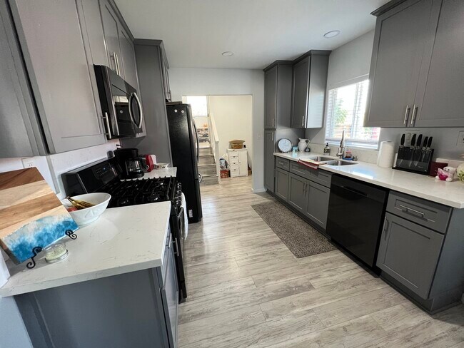 modern kitchen with all stainless steel appliances - 9234 -9236 Winter Gardens Blvd Townhome