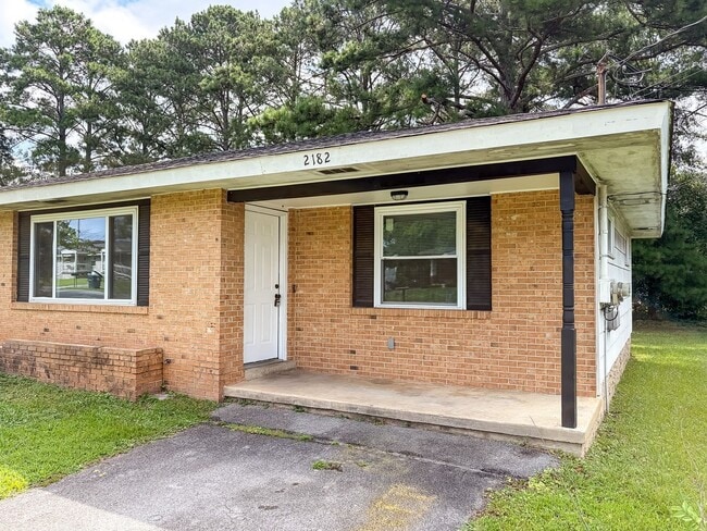 Photo - 2182 Dugan St