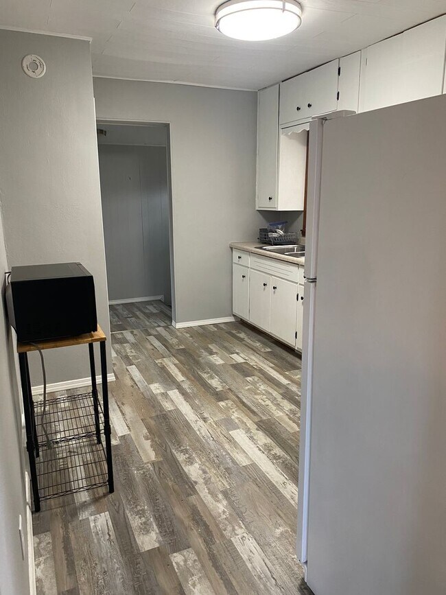 1 Bed House + fenced in backyard! House Rental in Watertown, SD