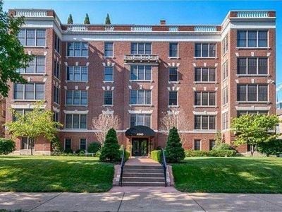 Building Photo - 4540 Lindell Blvd Unit 102 Rental