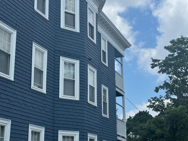 Photo - 24 Pierce Ave Unit 3br,2brStu