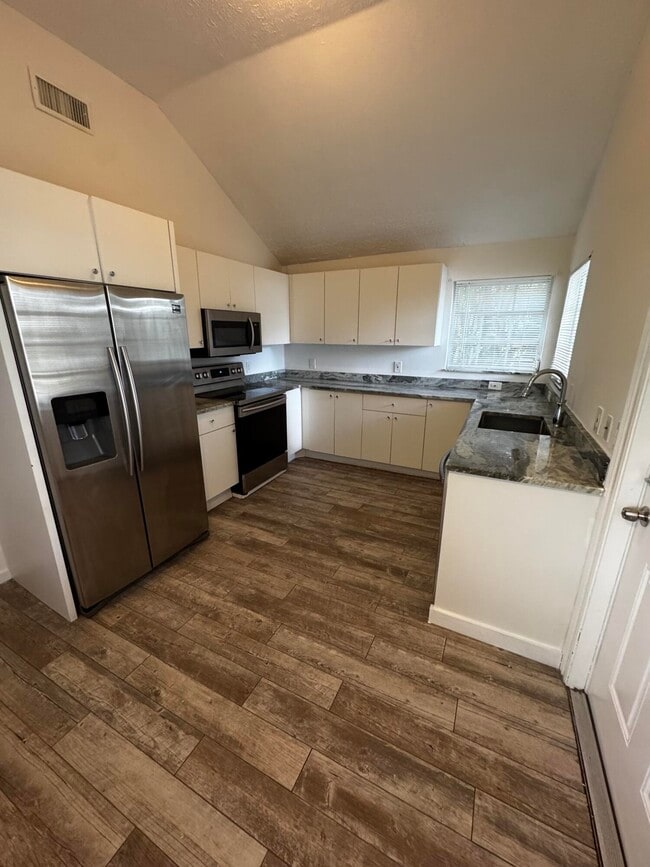 Photo - 315 N K St