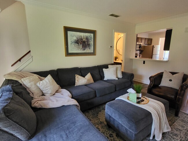 Photo - 821 Selwyn Oaks Ct