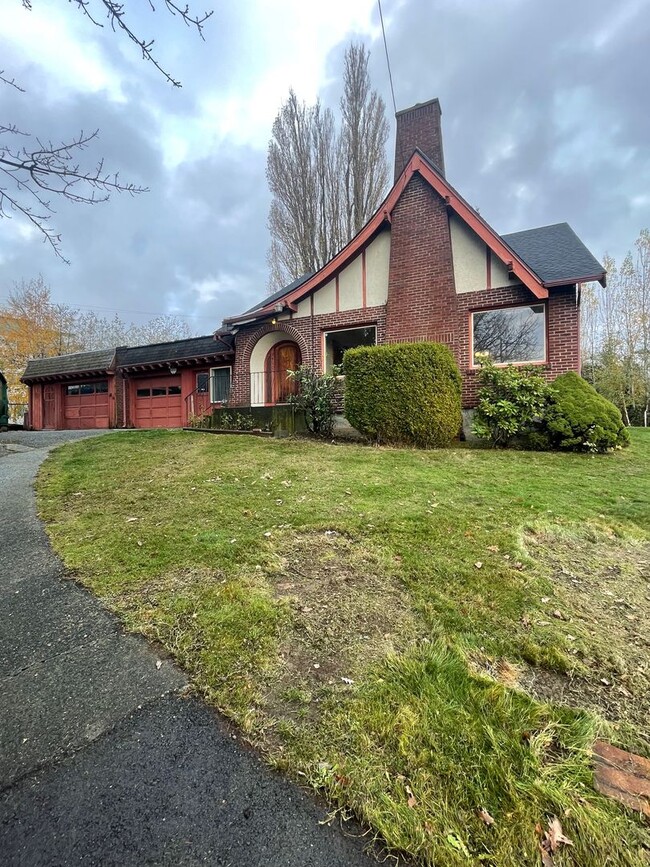 Building Photo - 3950 Northwest Ave Unit 3950