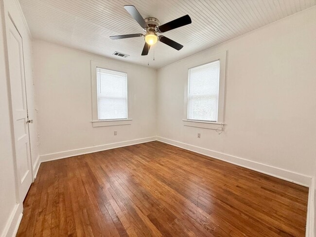 Photo - Charming upstairs Garage Apartment for Rent