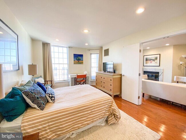 Photo - 1230 23rd St NW Unidad 902